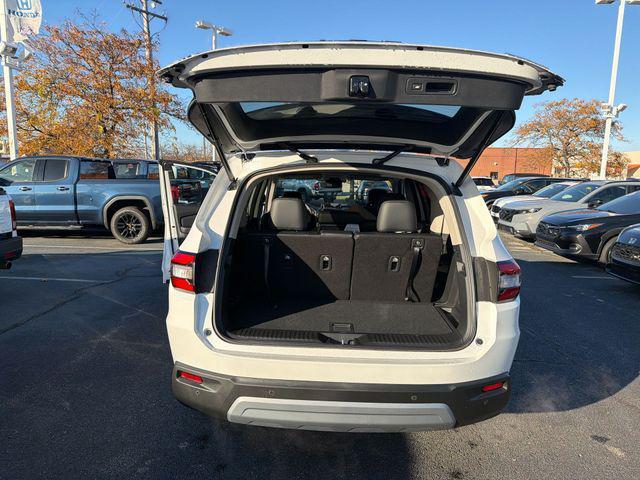 new 2025 Honda Pilot car, priced at $45,342