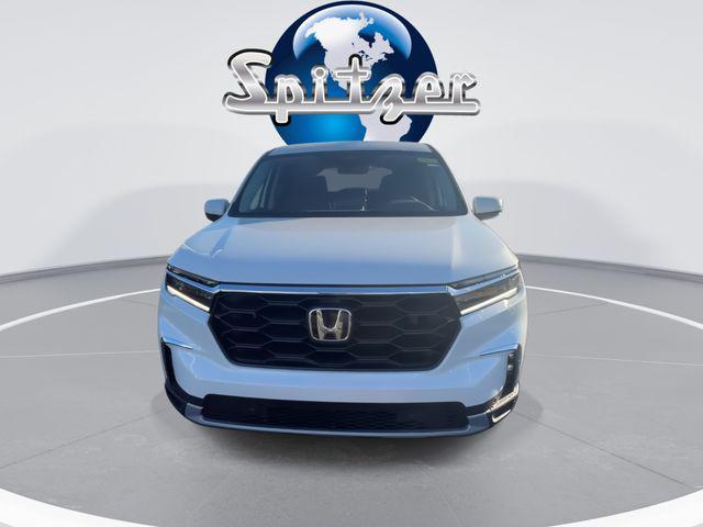 new 2025 Honda Pilot car, priced at $45,342