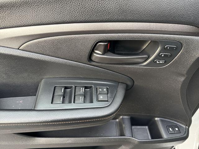 used 2022 Honda Passport car, priced at $30,238