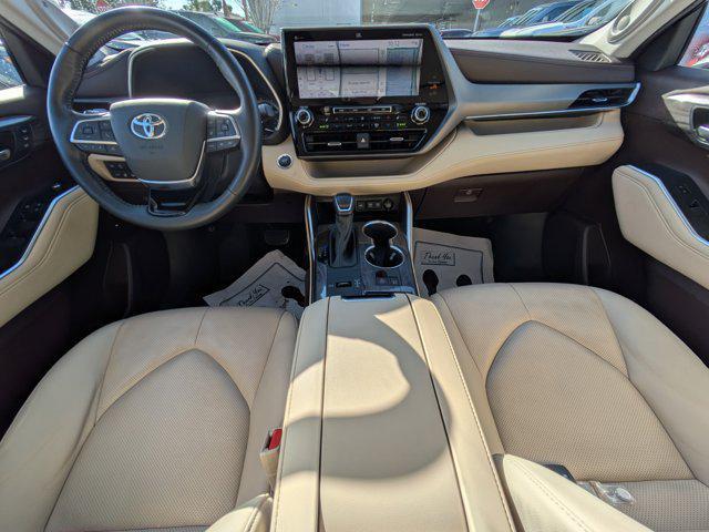 used 2020 Toyota Highlander car, priced at $28,494