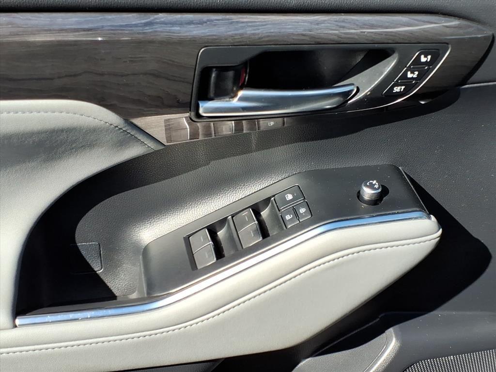 used 2021 Toyota Highlander car, priced at $51,259