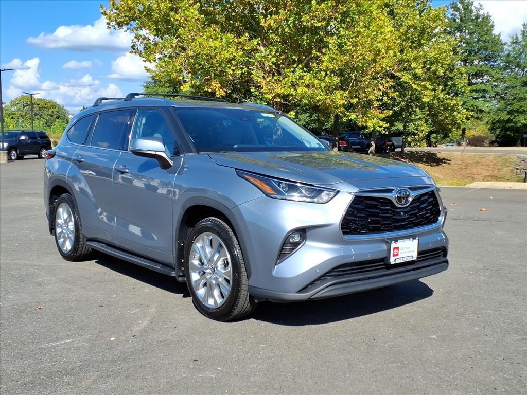 used 2021 Toyota Highlander car, priced at $51,259