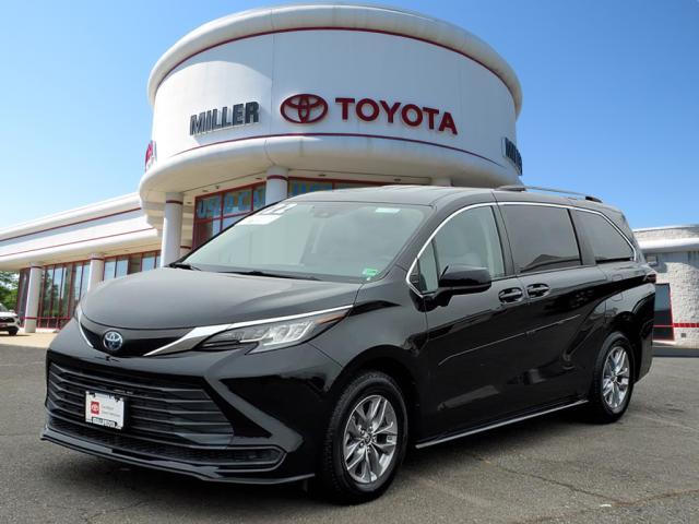 used 2022 Toyota Sienna car, priced at $36,982