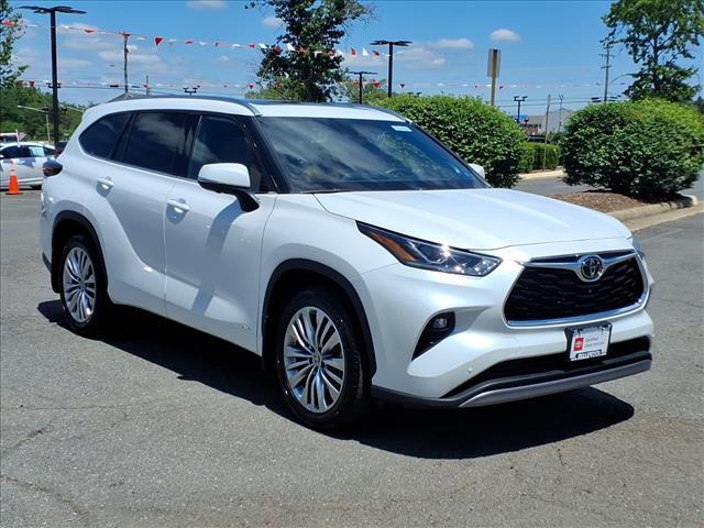 used 2025 Toyota Highlander Hybrid car, priced at $56,595