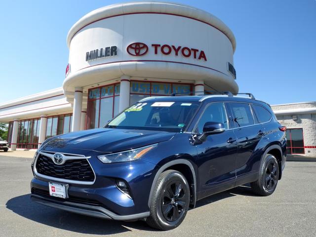 used 2022 Toyota Highlander car, priced at $35,500