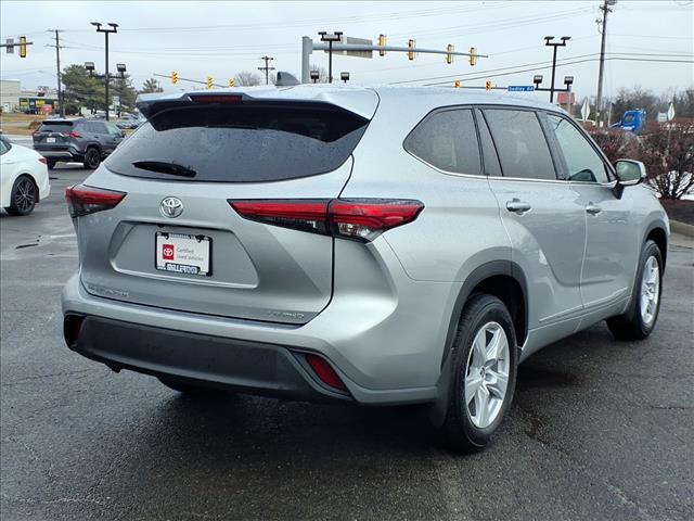 used 2022 Toyota Highlander car, priced at $27,995