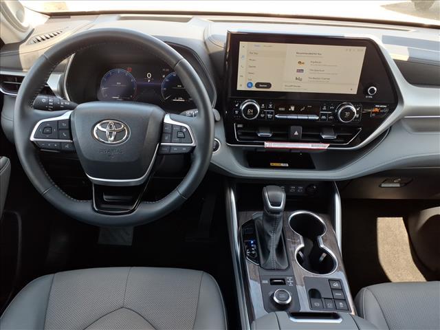 used 2025 Toyota Highlander car, priced at $49,950