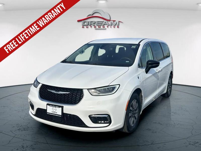 used 2024 Chrysler Pacifica Hybrid car, priced at $26,075