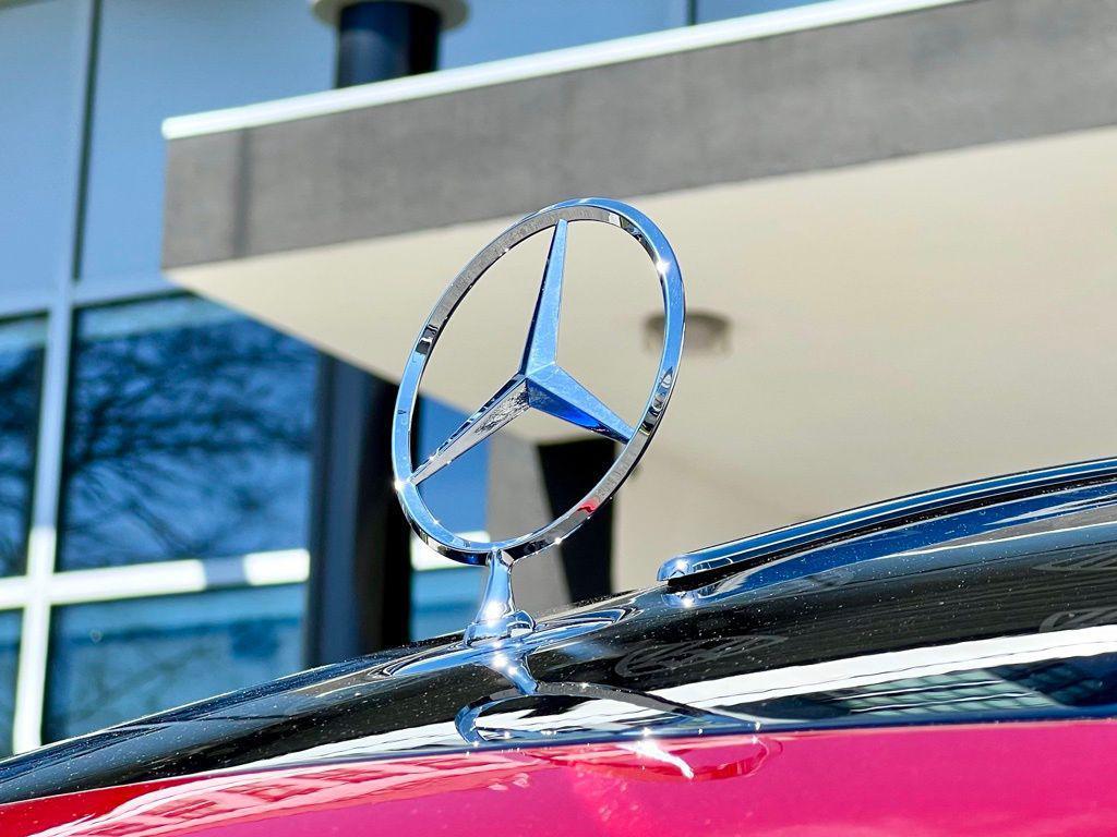 new 2026 Mercedes-Benz Maybach SL 680 Monogram Series car, priced at $239,250