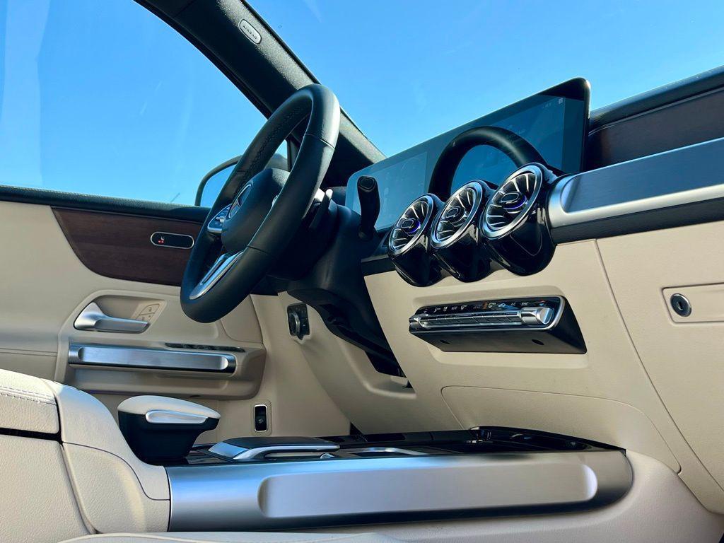used 2022 Mercedes-Benz GLB 250 car, priced at $27,690