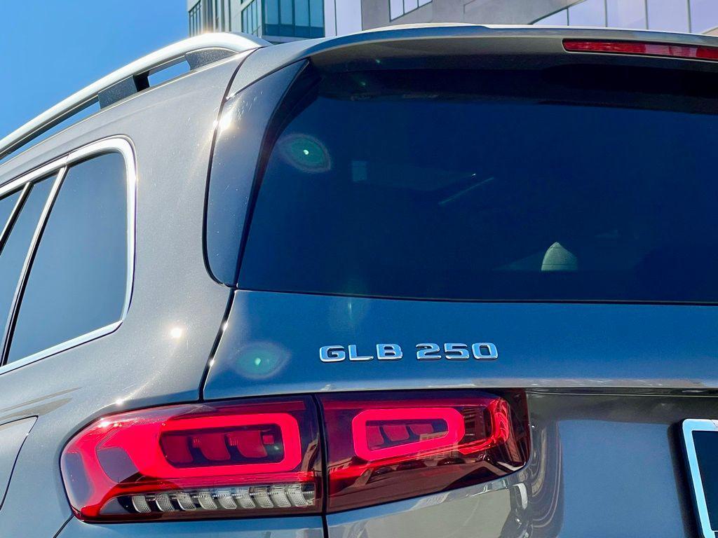 used 2022 Mercedes-Benz GLB 250 car, priced at $27,690