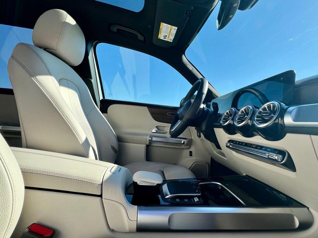 used 2022 Mercedes-Benz GLB 250 car, priced at $27,690