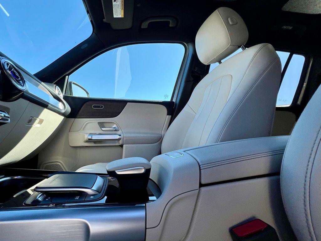 used 2022 Mercedes-Benz GLB 250 car, priced at $27,690