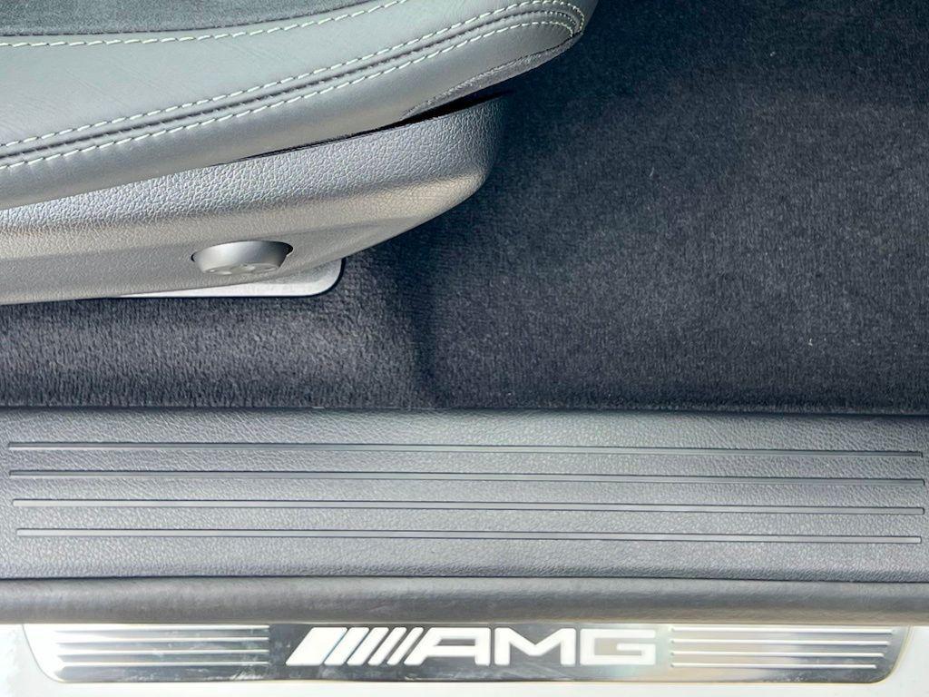 Mercedes-Benz GLE view 22