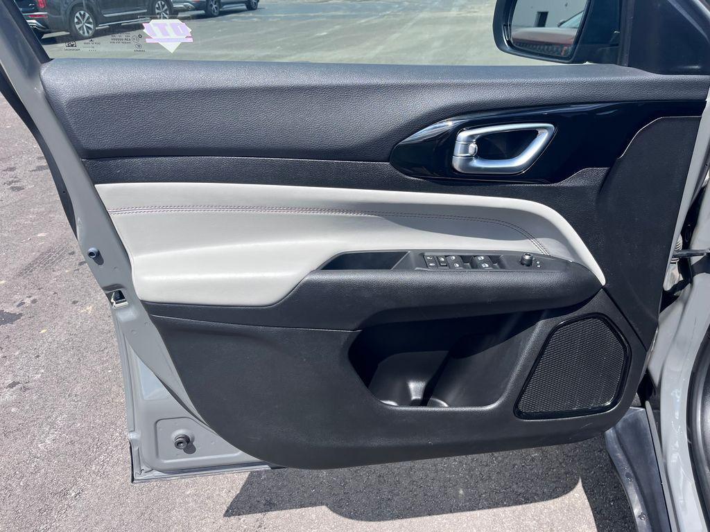 used 2022 Jeep Compass car, priced at $21,348