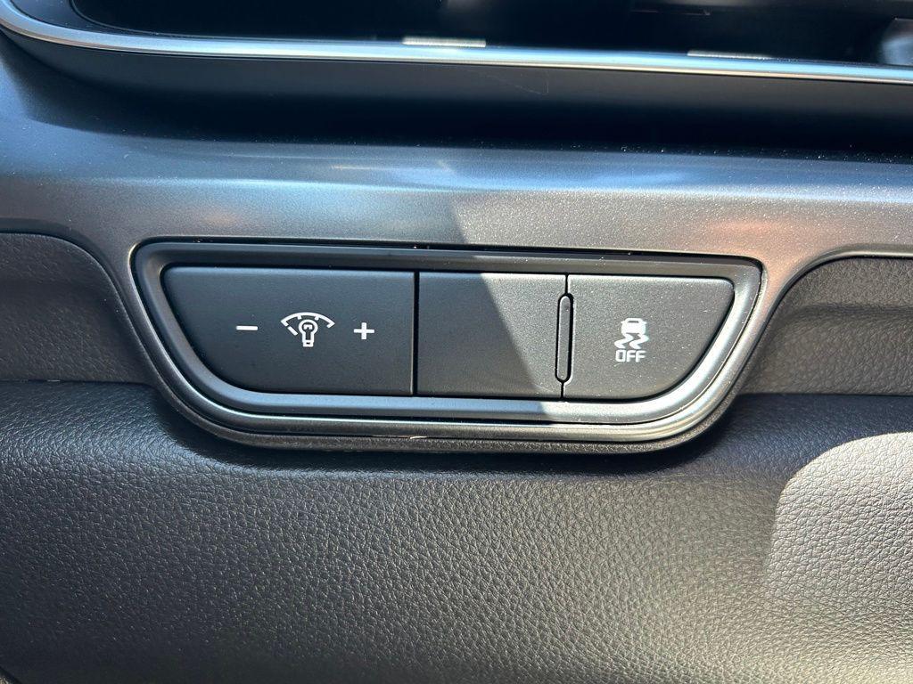 used 2025 Kia Carnival car, priced at $44,000