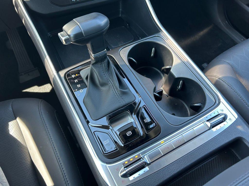 used 2025 Kia Carnival car, priced at $44,000