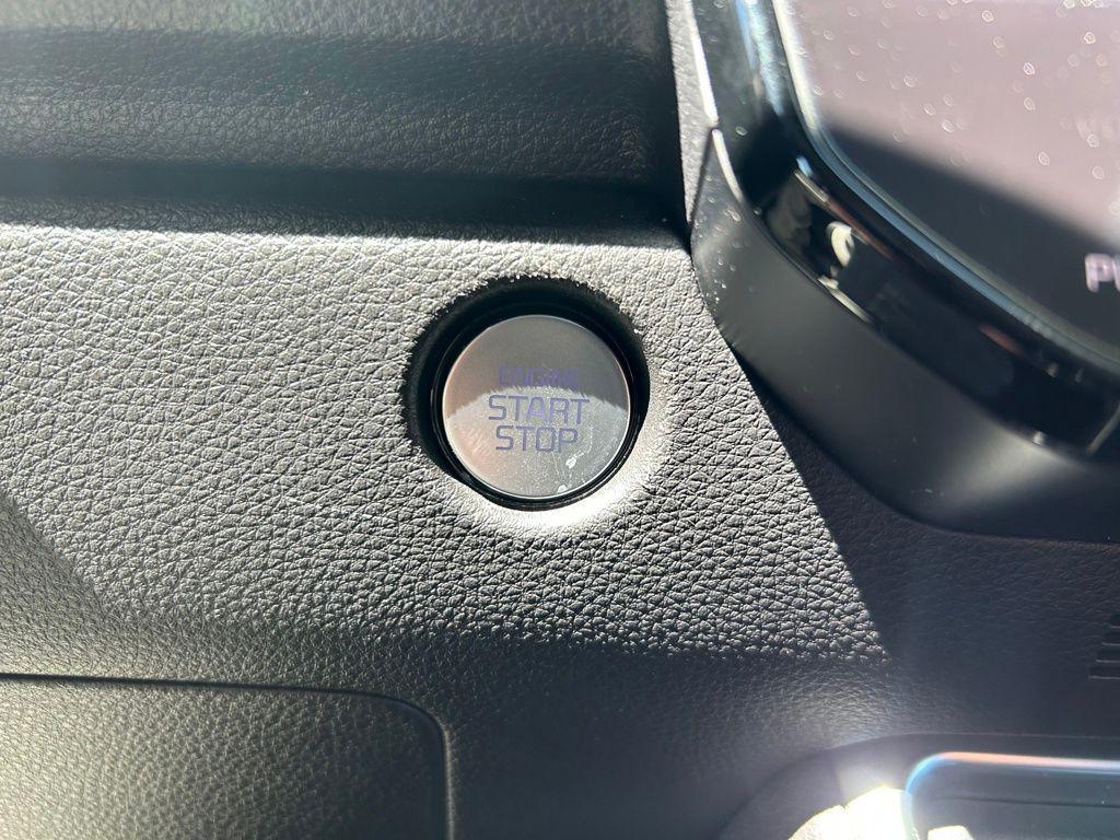 used 2025 Kia Carnival car, priced at $44,000