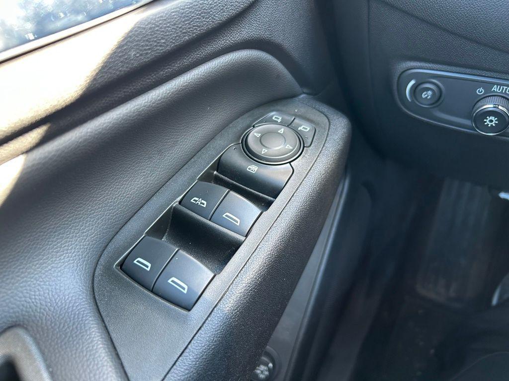 used 2022 Chevrolet Equinox car, priced at $19,400