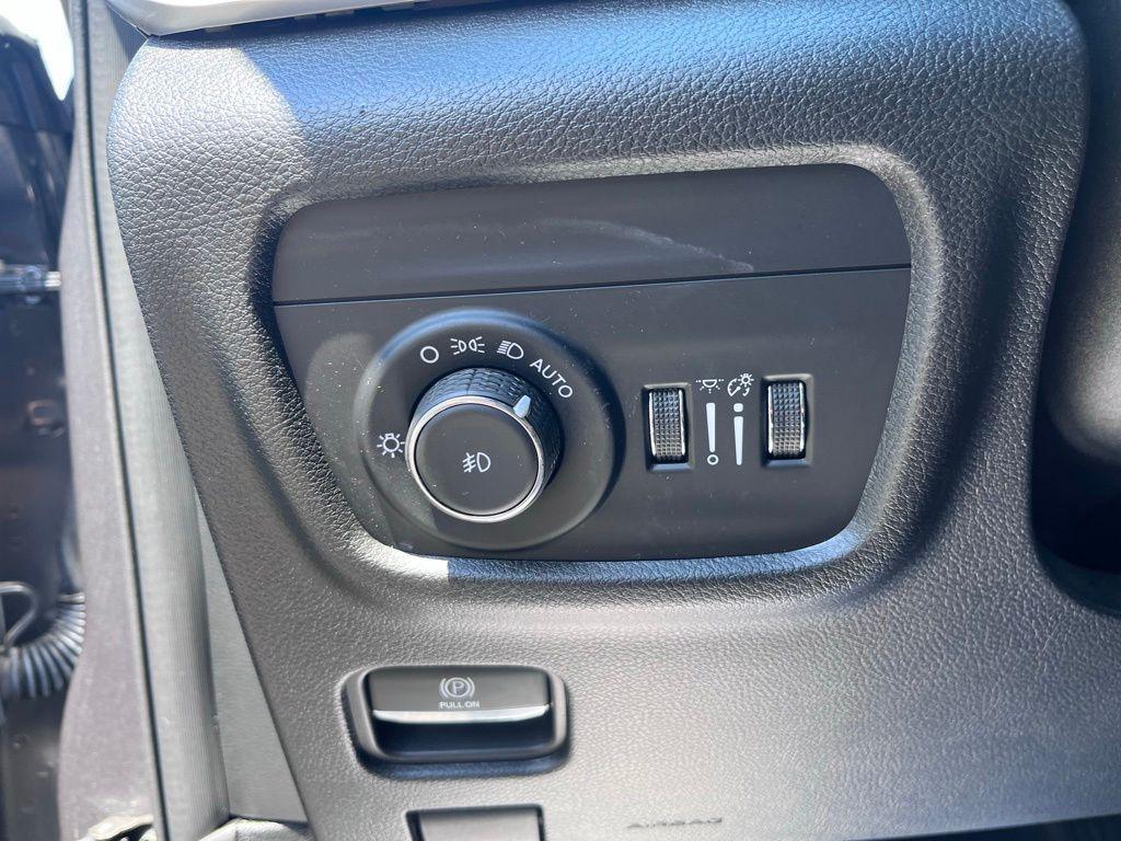 used 2023 Jeep Grand Cherokee car, priced at $30,348