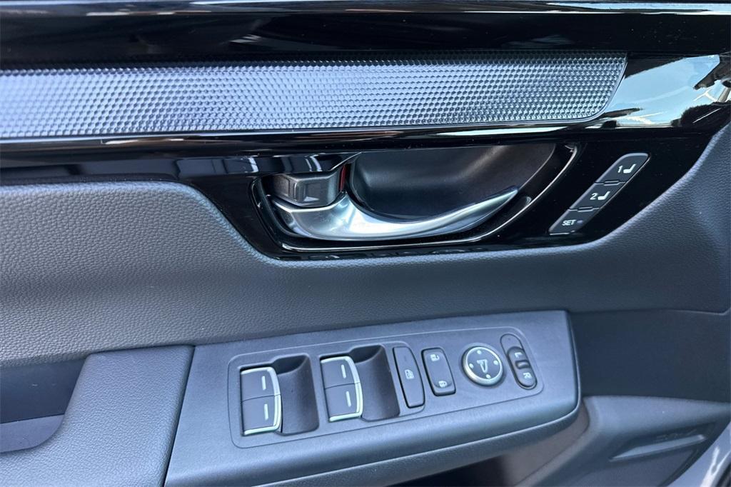 used 2025 Honda CR-V car, priced at $32,695