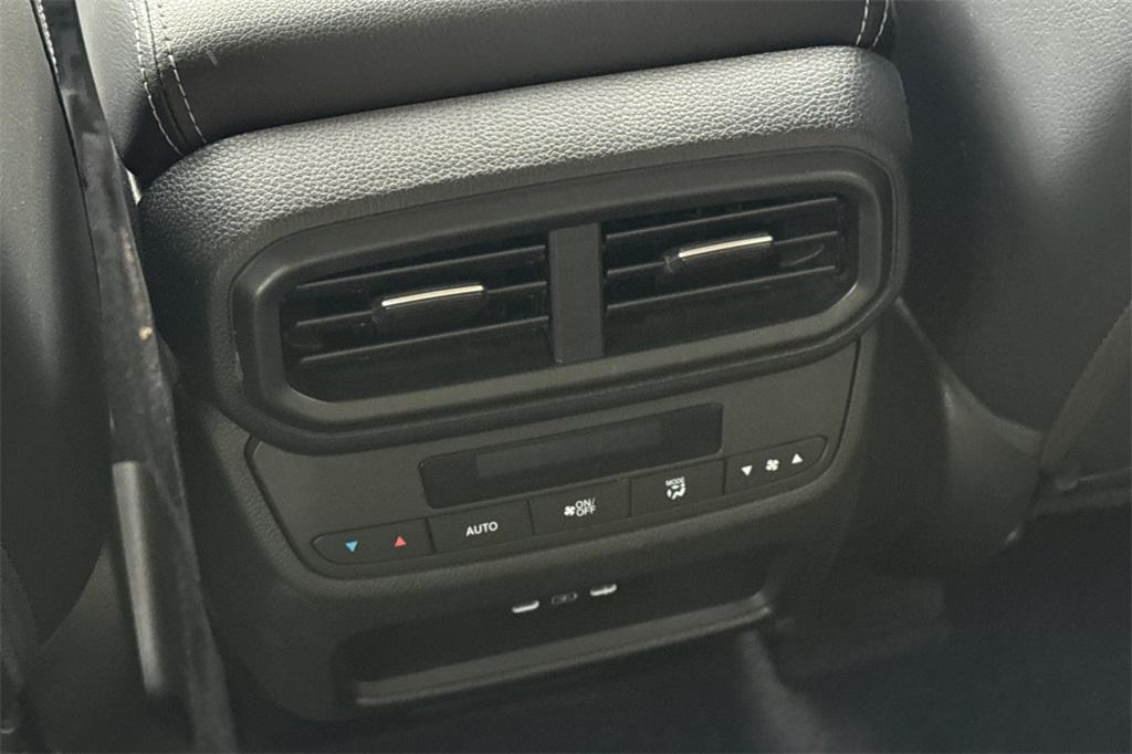 used 2025 Honda Pilot car, priced at $38,995