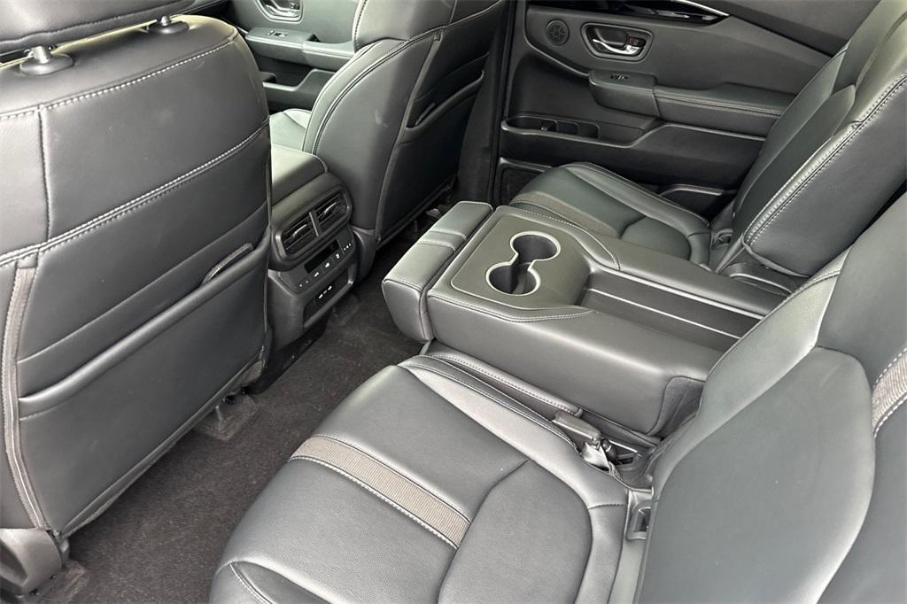 used 2025 Honda Pilot car, priced at $38,995