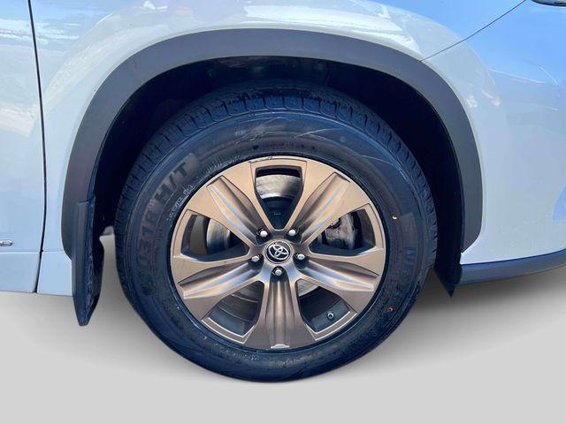 used 2023 Toyota Highlander Hybrid car, priced at $36,459