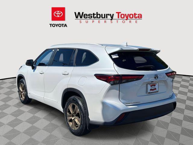used 2023 Toyota Highlander Hybrid car, priced at $36,459
