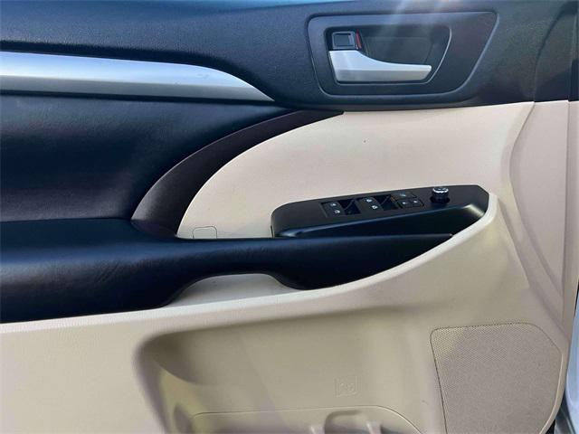 used 2019 Toyota Highlander car, priced at $25,995