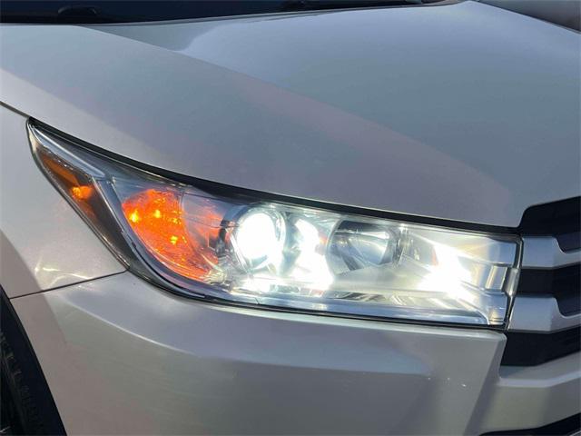 used 2019 Toyota Highlander car, priced at $25,995