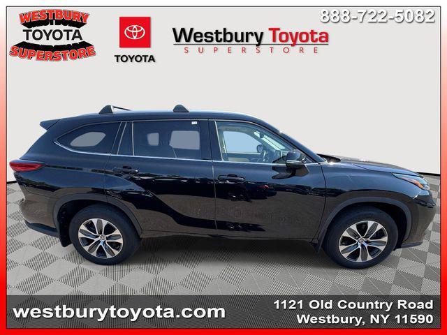 used 2022 Toyota Highlander car, priced at $39,170