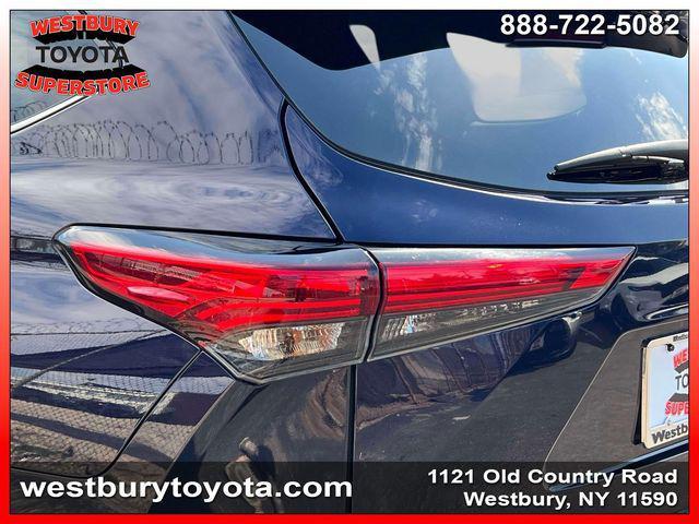 used 2023 Toyota Highlander car, priced at $36,874