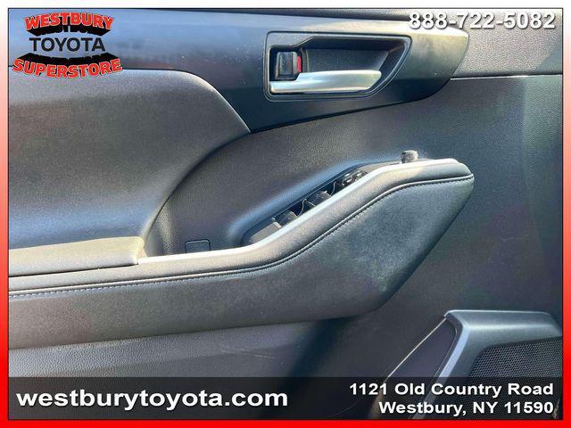 used 2023 Toyota Highlander car, priced at $36,874