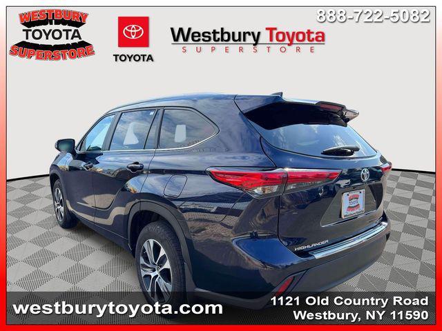 used 2023 Toyota Highlander car, priced at $36,874