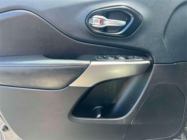 used 2022 Jeep Cherokee car, priced at $18,995