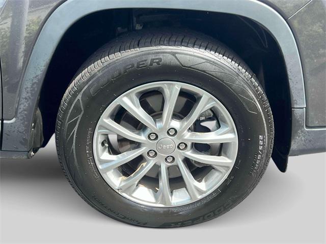 used 2022 Jeep Cherokee car, priced at $18,995