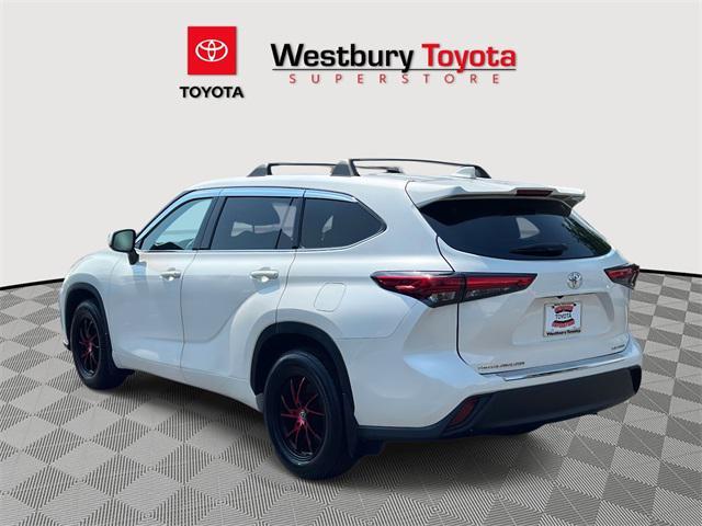 used 2021 Toyota Highlander car, priced at $31,995