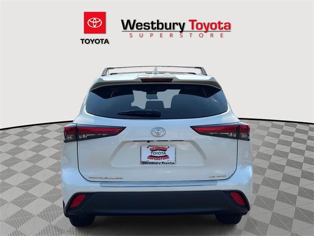 used 2021 Toyota Highlander car, priced at $31,995