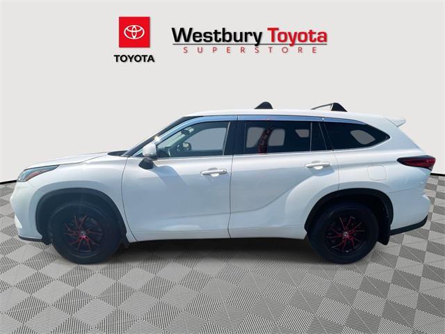 used 2021 Toyota Highlander car, priced at $31,995