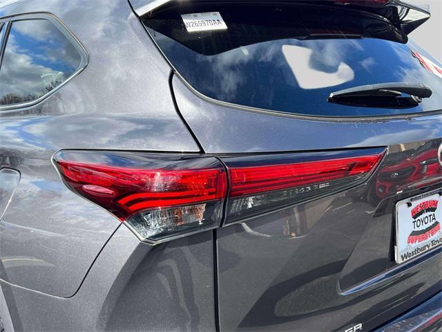 used 2022 Toyota Highlander car, priced at $29,595