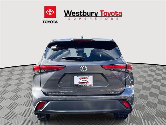 used 2022 Toyota Highlander car, priced at $29,595