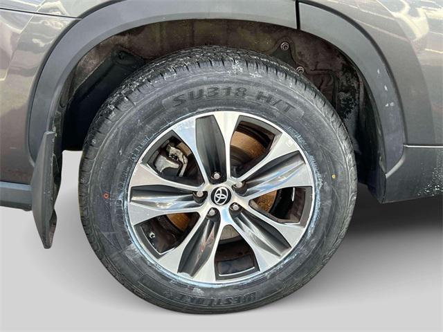 used 2022 Toyota Highlander car, priced at $29,595
