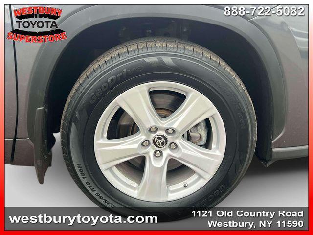 used 2024 Toyota Highlander car, priced at $34,571