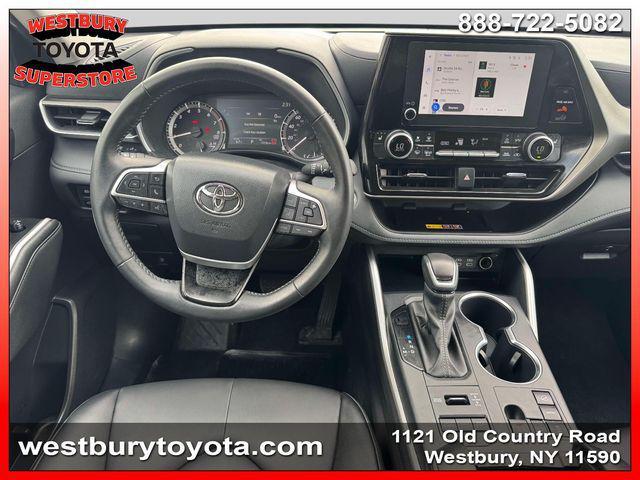 used 2025 Toyota Highlander car, priced at $46,170