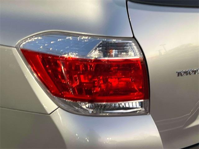 used 2012 Toyota Highlander car, priced at $13,995