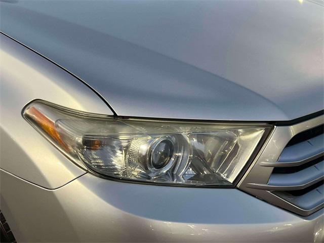 used 2012 Toyota Highlander car, priced at $13,995