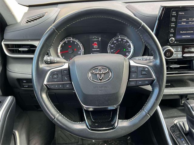 used 2021 Toyota Highlander car, priced at $26,895
