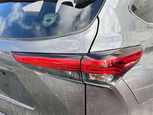 used 2021 Toyota Highlander car, priced at $26,895