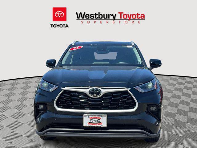 used 2025 Toyota Highlander car, priced at $47,770